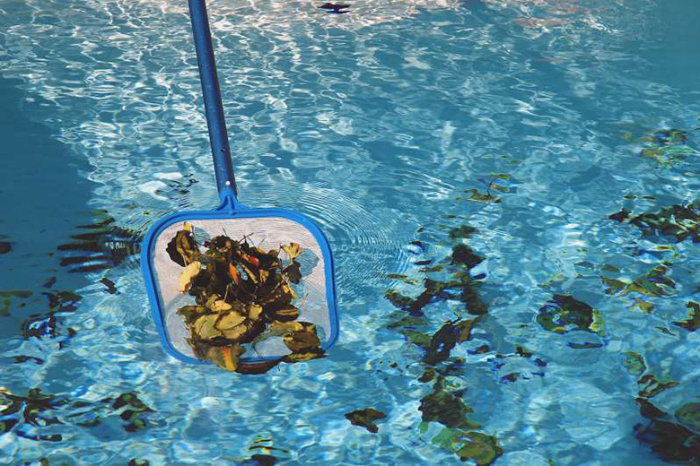 How to keep swimming pool clean