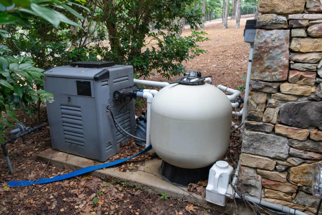 Outdoor pool filter and pump system setup